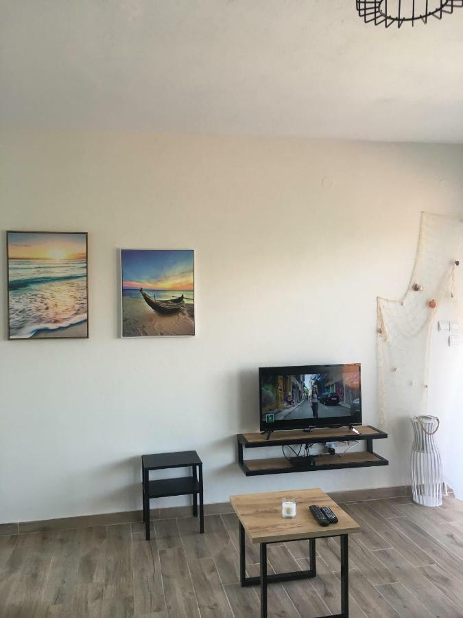 Sunset View Apartment Ofrínion Exterior photo